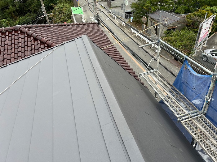 川西市での屋根葺き替え工事費用と保証内容