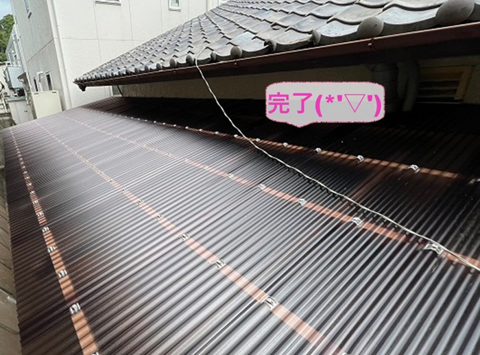 神戸市兵庫区で小屋屋根の波板の張り替えが完了した現場の様子