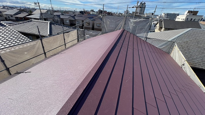 尼崎市で瓦屋根～ＳＧＬ鋼板屋根材へ葺き替え工事を行った後の様子