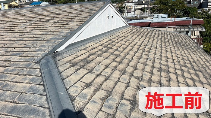明石市でマンションの雨漏り修理として屋根重ね葺き工事を行う前の様子