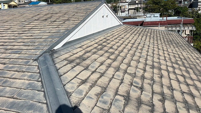 神戸市長田区でマンションの屋根カバー工事を行う前のSGL鋼板屋根材
