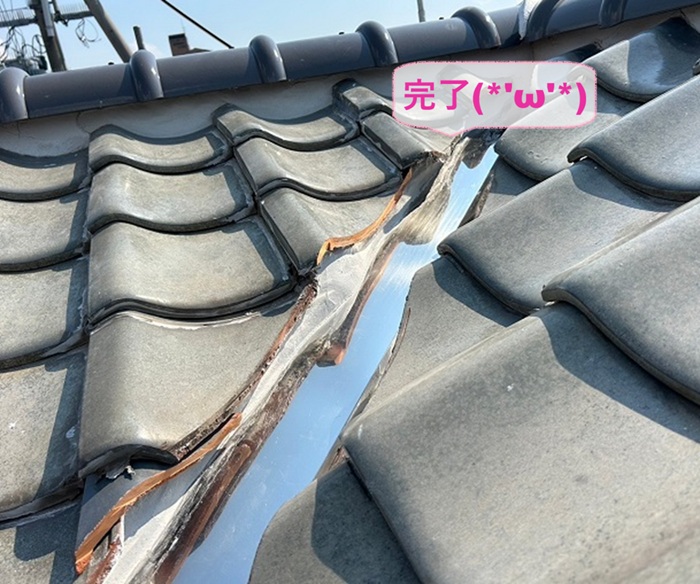 加古郡播磨町で瓦屋根の腐食した谷部をステンレス板にリニューアル工事が完了した現場の様子