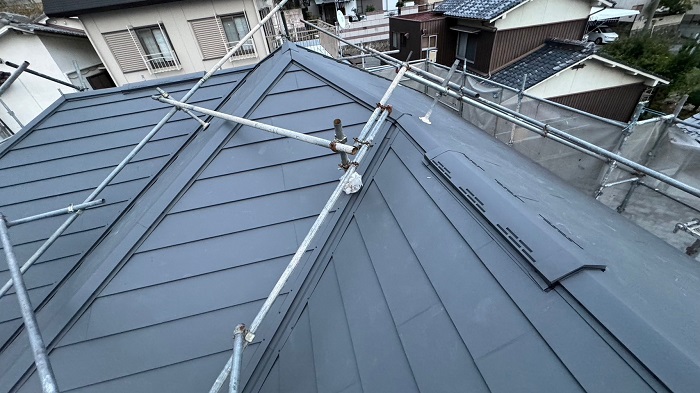 姫路市でのスレート屋根へのカバー工事完了