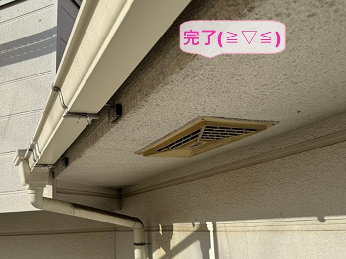 姫路市の雨樋改修工事で角型雨樋への交換が完了した現場の様子