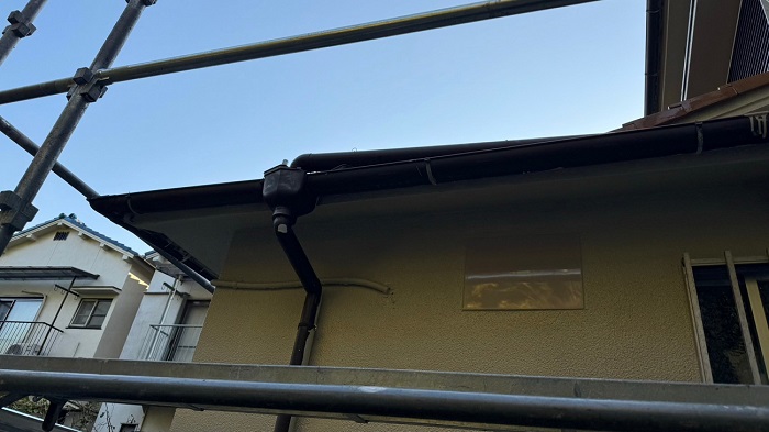 交換前の雨樋の様子