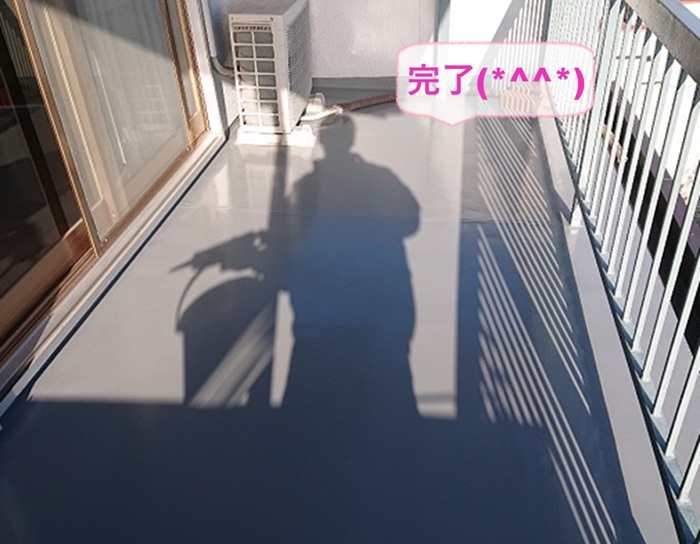 明石市のコンクリート土間への防水工事で目地からの水の侵入の防止が完了した現場の様子