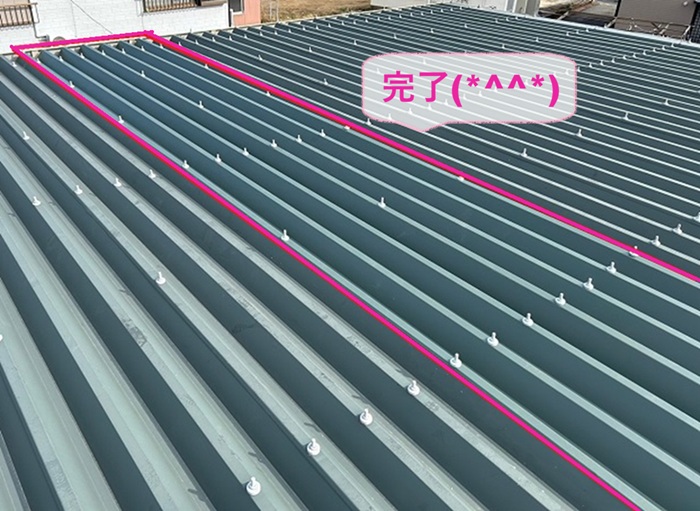 淡路市の火災被害を受けた集合住宅屋根の部分修理が完了した現場の様子