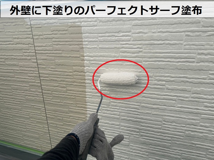 外壁塗装で日本ペイントのパーフェクトサーフをぬります