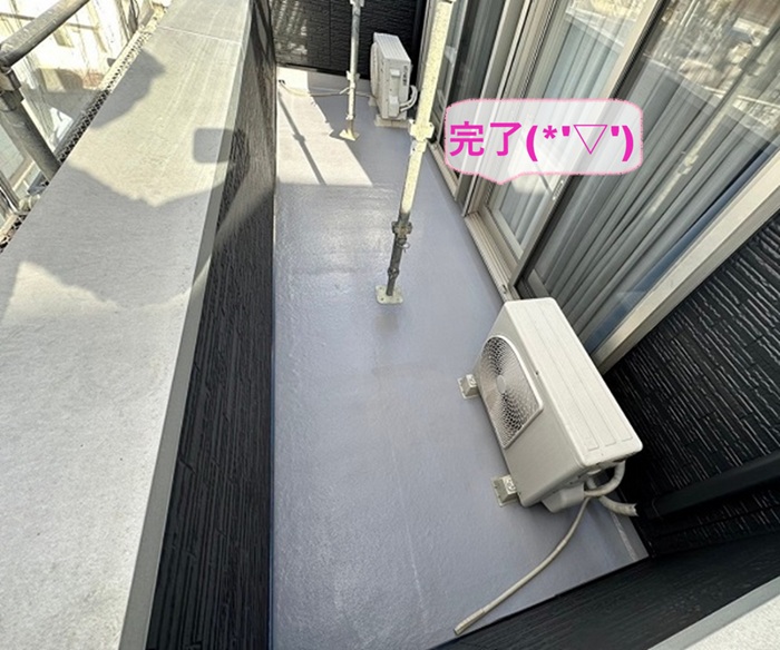 西宮市で再トップコート施工するFRP防水のメンテナンスが完了した現場の様子