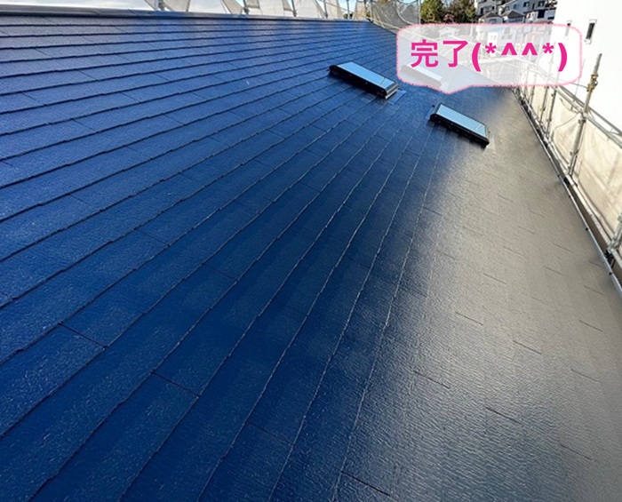 西宮市で平型スレート屋根を断熱塗料で塗り替えが完了した現場の様子