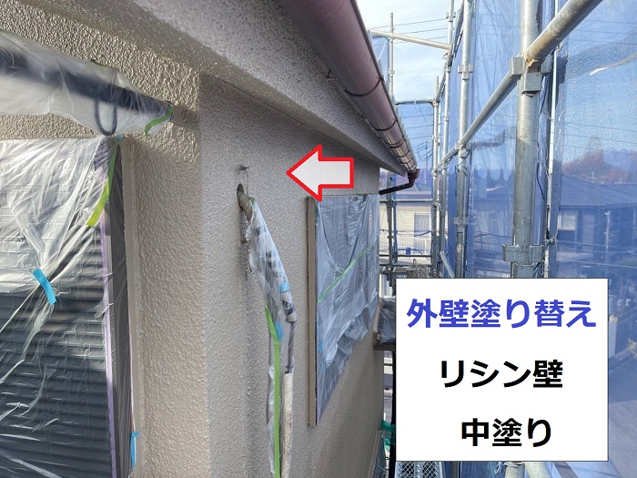 三田市でリシン壁塗り替えで日本ペイントのラジカル制御を用いて中塗り