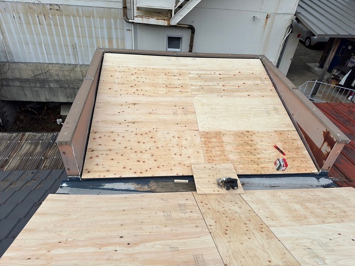 神戸市北区での長期保証で安心できる葺き替え工事で下地完了