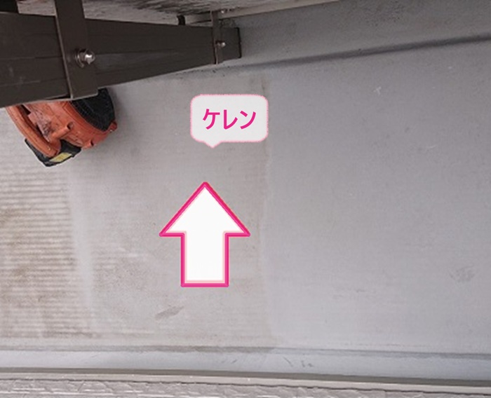 FRP防水の改修で表面をケレンしている様子