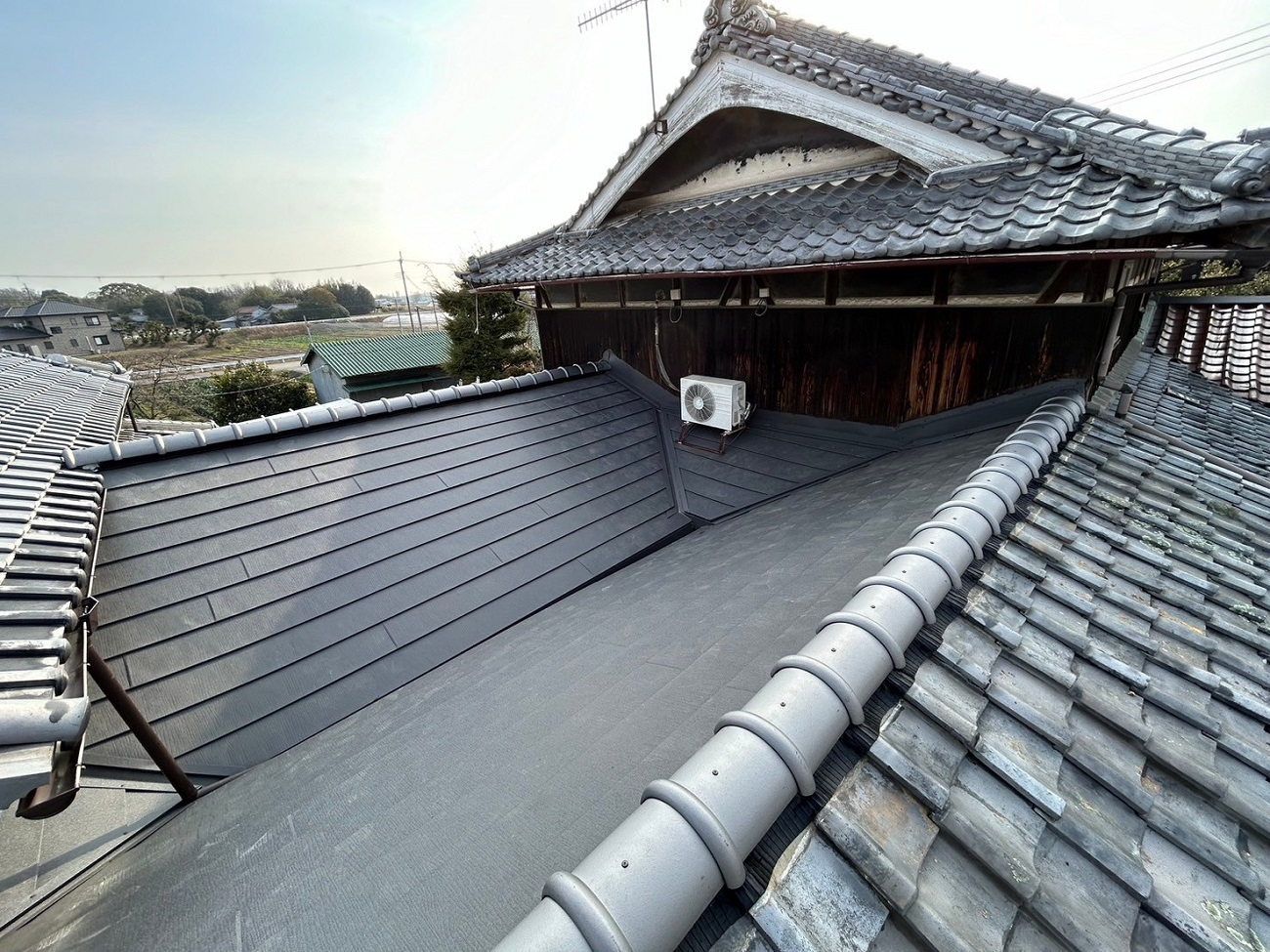 神戸市西区で古民家の日本瓦葺き替え工事を完了した後の様子
