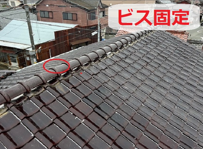 棟瓦をビス固定