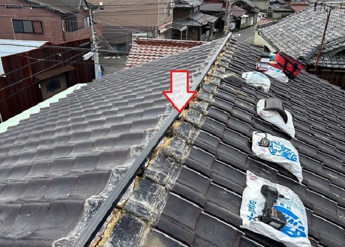 明石市の方へ釉薬和瓦の雨漏り修理として部分的な工事を行った現場で棟木取り付け
