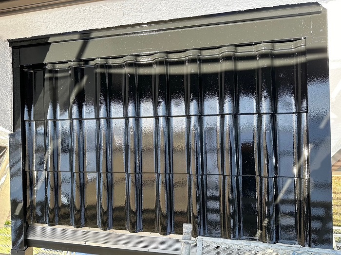 三田市で塗膜の剥がれた金属瓦の屋根塗装完了