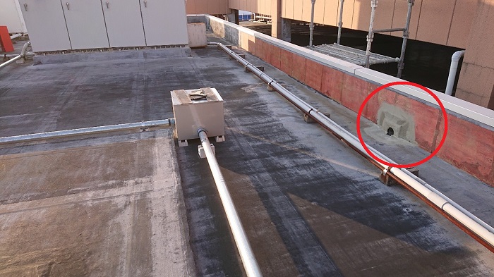 店舗の陸屋根シート防水リフォームで下地補修完了