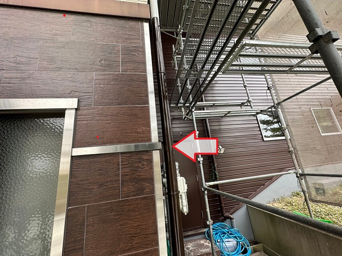 神戸市北区で商業施設の部分塗装を行った後の雨樋