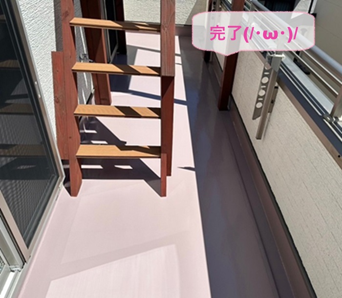 神戸市北区で表面が剥離したバルコニー床の通気式塗膜防水が完了した現場の様子