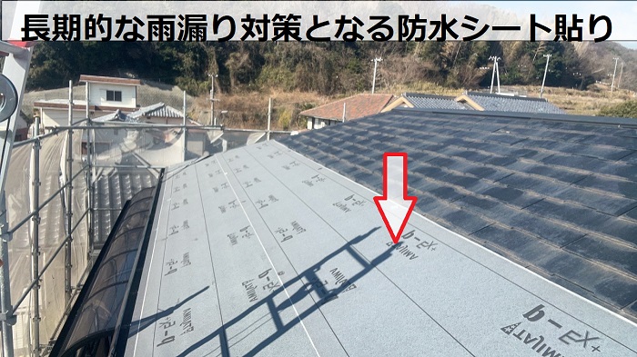 南あわじ市で築20年以上のスレート屋根に差し棟仕様の屋根カバー工事で防水シート貼り