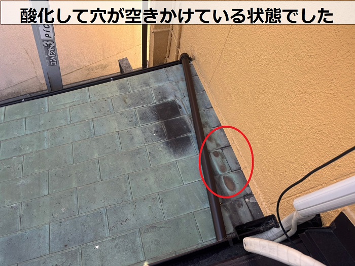 神戸市長田区で銅板庇屋根リフォームとして金属屋根の立平へ交換する現場で施工前の様子
