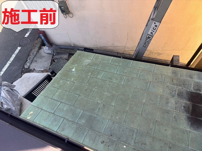 一文字葺きの銅板屋根を葺き替えて雨漏りを解決する前の様子