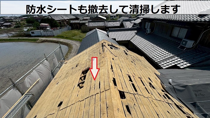 加古郡播磨町で蔵の屋根葺き替え工事で軽量瓦ルーガ雅を使用する現場で下地確認