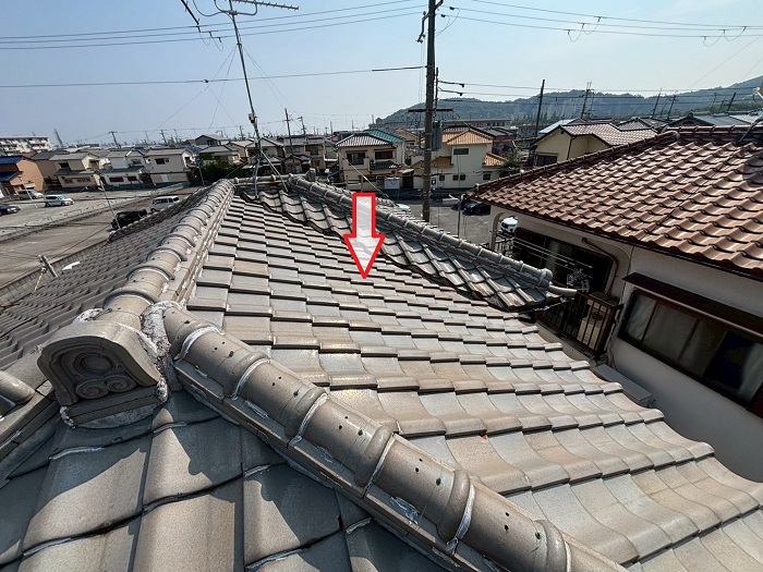 戸建てに葺かれた釉薬瓦