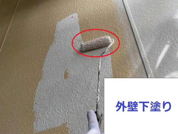 西脇市でアパートの外壁塗装工事を行った現場で下塗り