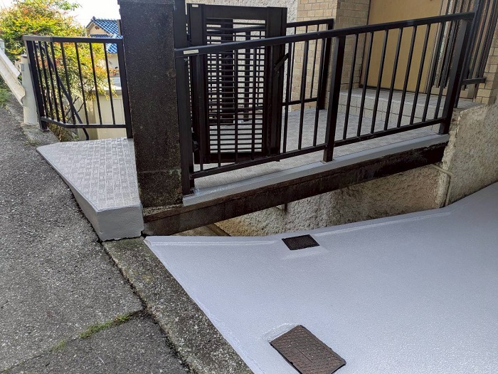 神戸市垂水区でひび割れた玄関前コンクリート土間の改修として長尺シートを貼った後の様子