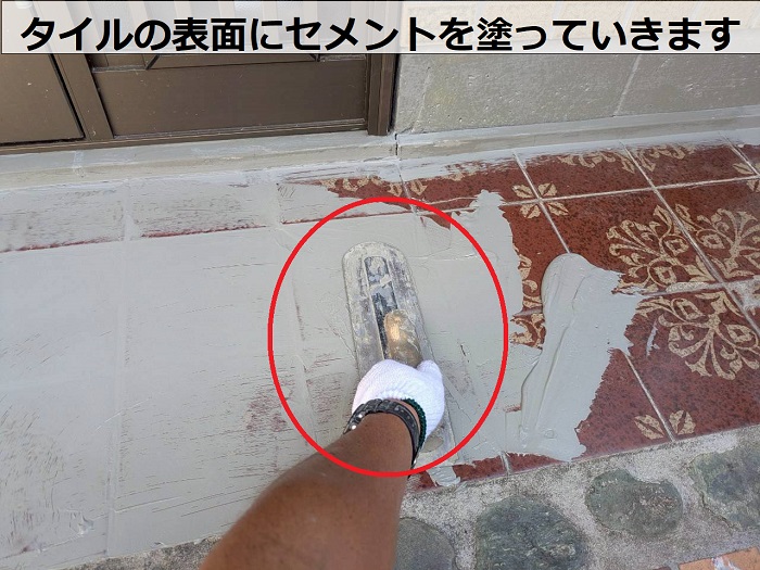 宝塚市で玄関前の土間リフォームとして長尺シートを貼り雨漏り修理でセメント貼り