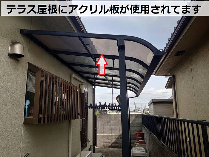 テラス屋根に使用されているアクリル板