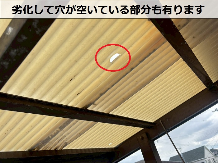 波板に開いている穴