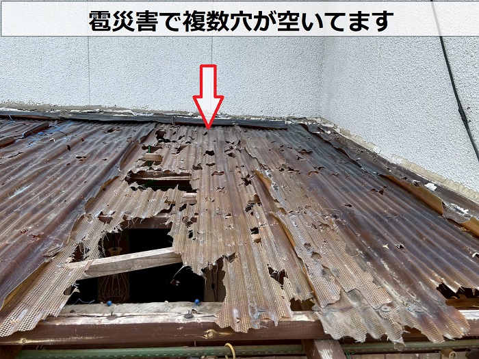 穴の開いた波板