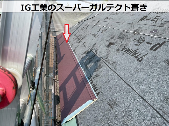 神戸市長田区で斜壁のスレート材へカバー工事でスーパーガルテクト葺き