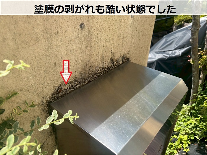 擁壁の塗膜の剥がれ