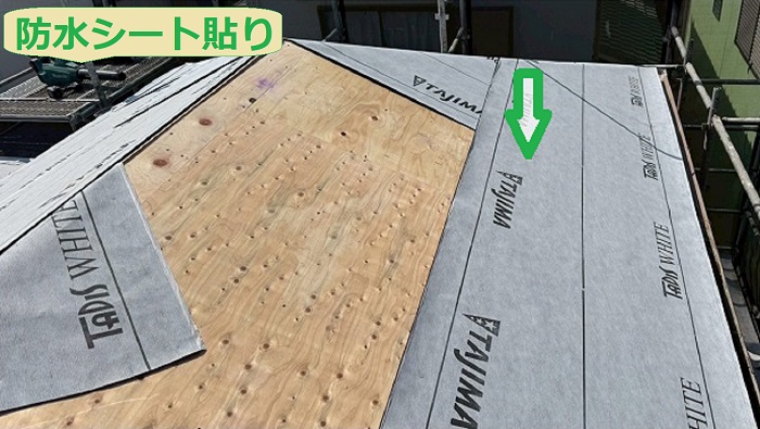 加古川市で屋根リフォームとして日本瓦～立平へ葺き替える現場で防水シート貼り