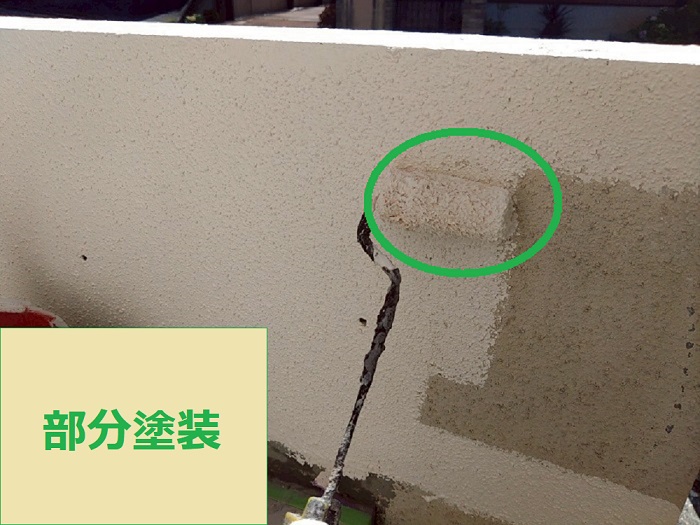 川西市で戸建ての外構の剥がれ補修と部分塗装を行う現場で部分塗装