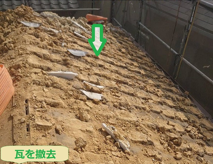 加古川市で屋根リフォームとして日本瓦～立平へ葺き替える現場で瓦撤去