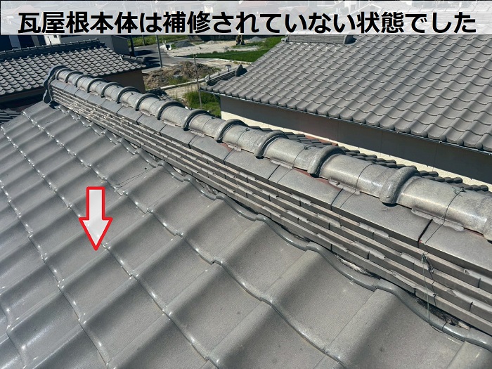 補修されていない瓦屋根