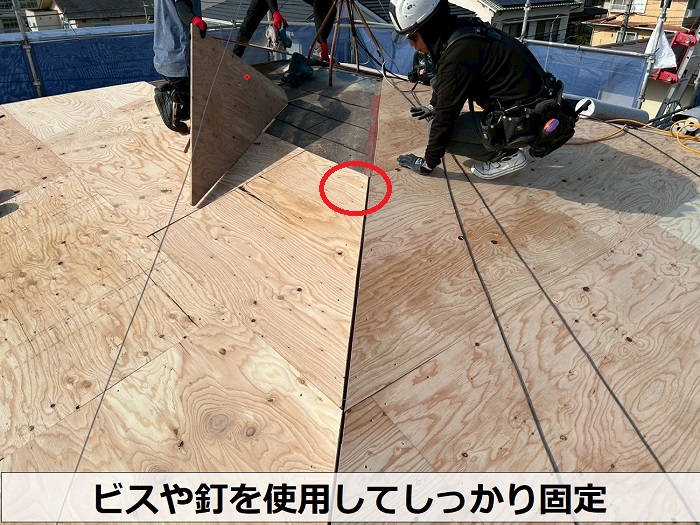 神戸市西区で寄棟形状で差し棟仕様のスレート屋根葺き替え工事で釘やビスを使用