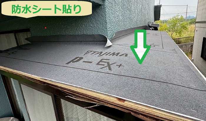 出窓上に防水シート貼り