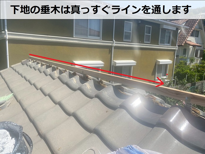 神戸市北区で平屋倉庫の瓦屋根補修で棟瓦積み替えを行った現場で垂木取り付け