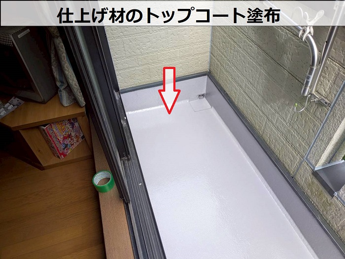 明石市で雨漏りにより下地が腐食しFRP防水を改修工事でトップコート塗布