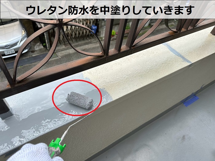 西宮市でベランダの改修として笠木や手摺の塗装と排水ドレンを交換でウレタン中塗り
