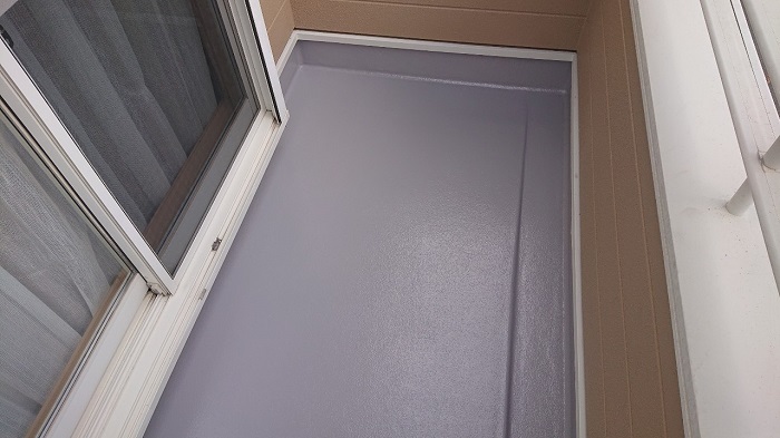 神戸市東灘区でベランダのＦＲＰ防水のメンテナンスを行った後の様子