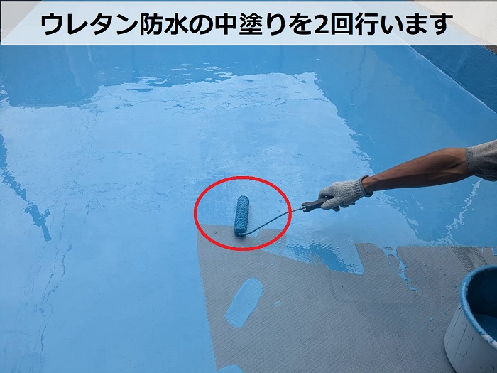 明石市で掘り込みガレージへの雨漏り修理でウレタン防水通気緩衝工法を行なう現場でウレタン中塗り