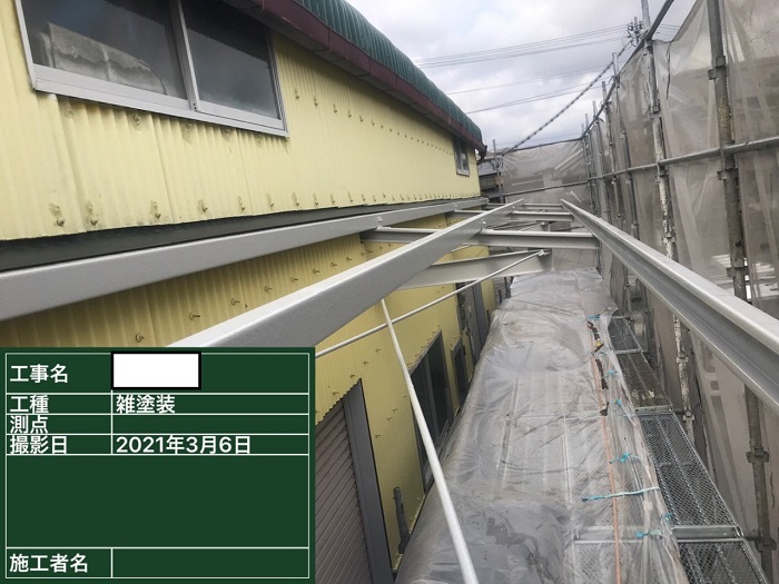 鉄部塗装した庇屋根