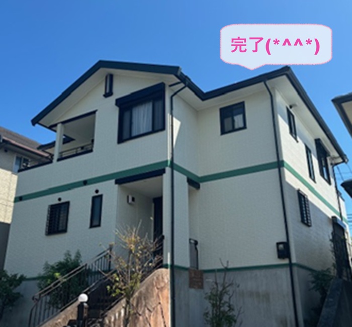 川西市で住宅外壁を高耐候塗料で塗り替えるリフォームが完了した現場の様子